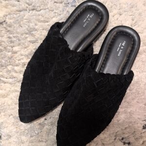 Trendy Black Woven Mules by